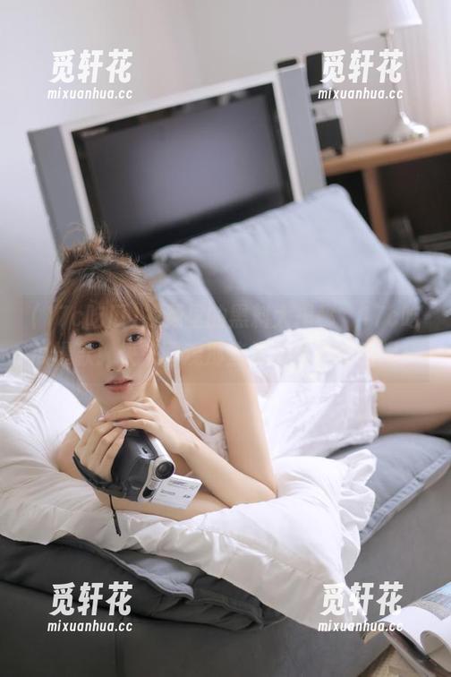 视频里的黑料大揭秘，17c吃瓜爆款！快来围观那些无法直视的瞬间！