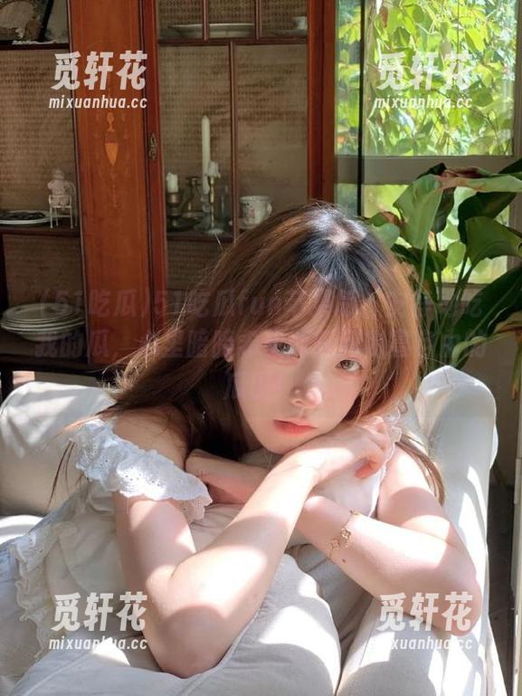 51吃瓜fun苹果版：安静地吃我的瓜，心里暗暗希望能踩到财富自由的瓜田！
