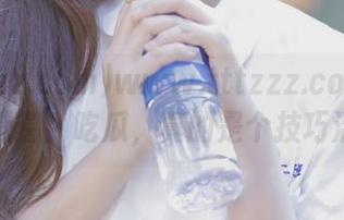 www.tttzzz.com官网有消息：吃瓜，真的是个技巧活！