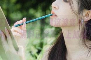 网红在线这波变身也太戏剧化了，黑料正能量火上加油！