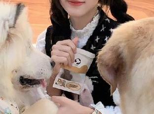 下载黑料社区，在线追踪那些震撼的瓜！你还在等什么？瓜已经熟了！