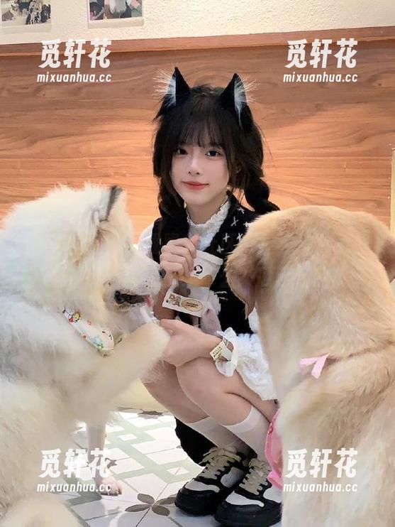 下载黑料社区，在线追踪那些震撼的瓜！你还在等什么？瓜已经熟了！